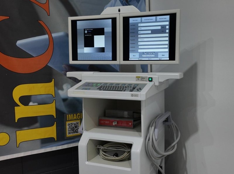 2004 GE OEC 9800 12'' C - ARM - inCAV Medical Imaging Equipment