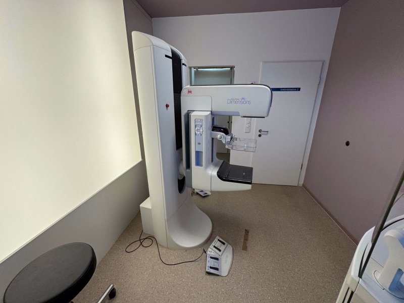 2015 Hologic Selenia Dimensions Mammography - inCAV Medical Imaging Equipment