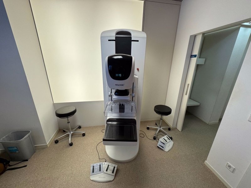 2015 Hologic Selenia Dimensions Mammography - inCAV Medical Imaging Equipment