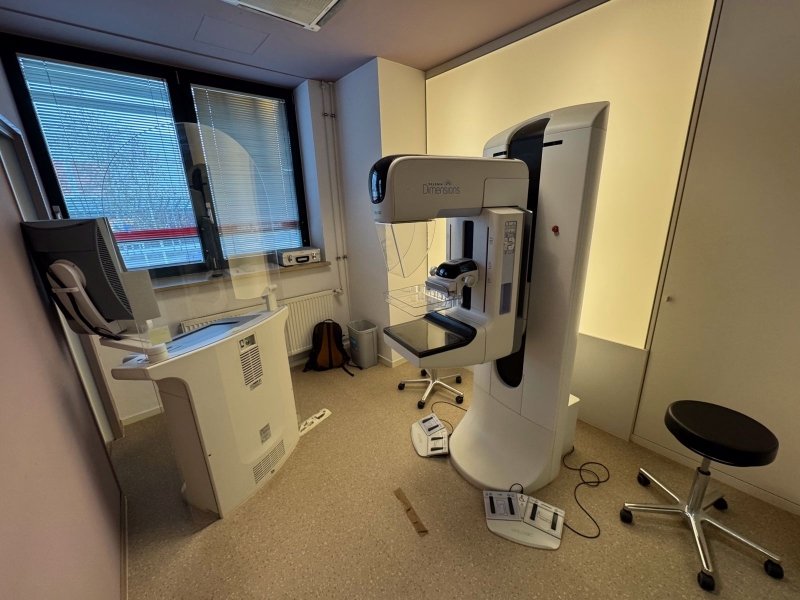 2015 Hologic Selenia Dimensions Mammography - inCAV Medical Imaging Equipment