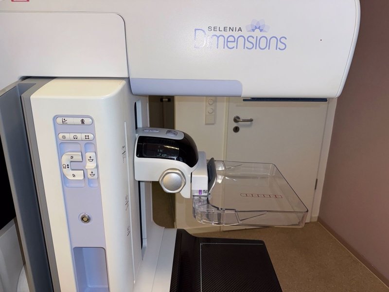 2015 Hologic Selenia Dimensions Mammography - inCAV Medical Imaging Equipment