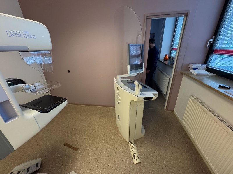 2015 Hologic Selenia Dimensions Mammography - inCAV Medical Imaging Equipment