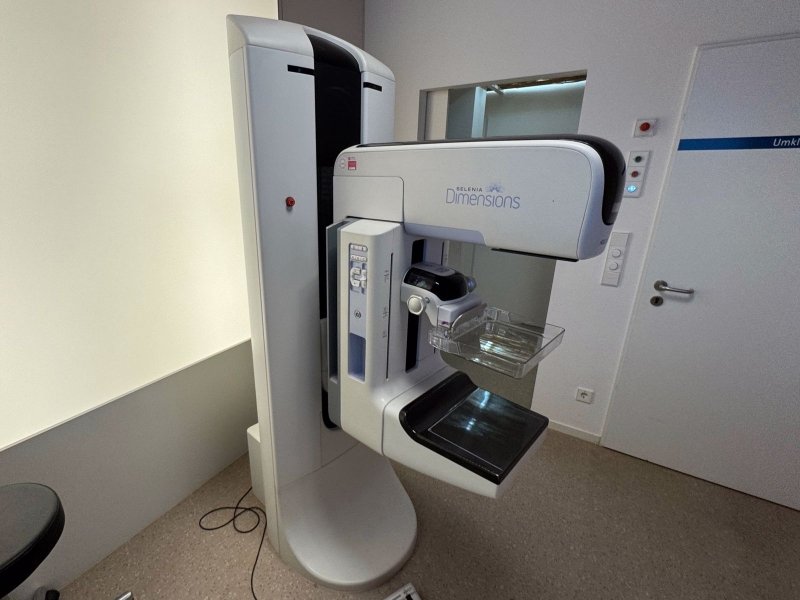 2015 Hologic Selenia Dimensions Mammography - inCAV Medical Imaging Equipment