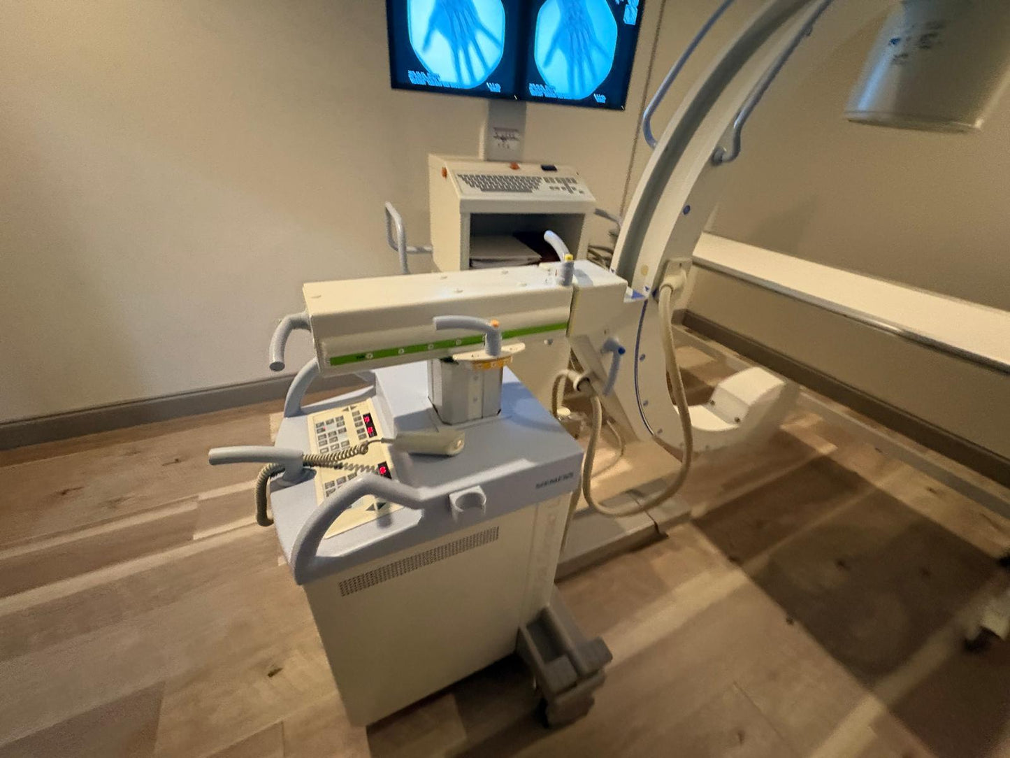 Siemens SIREMOBIL Compact L 2012 3rd Generation with LCD Monitors