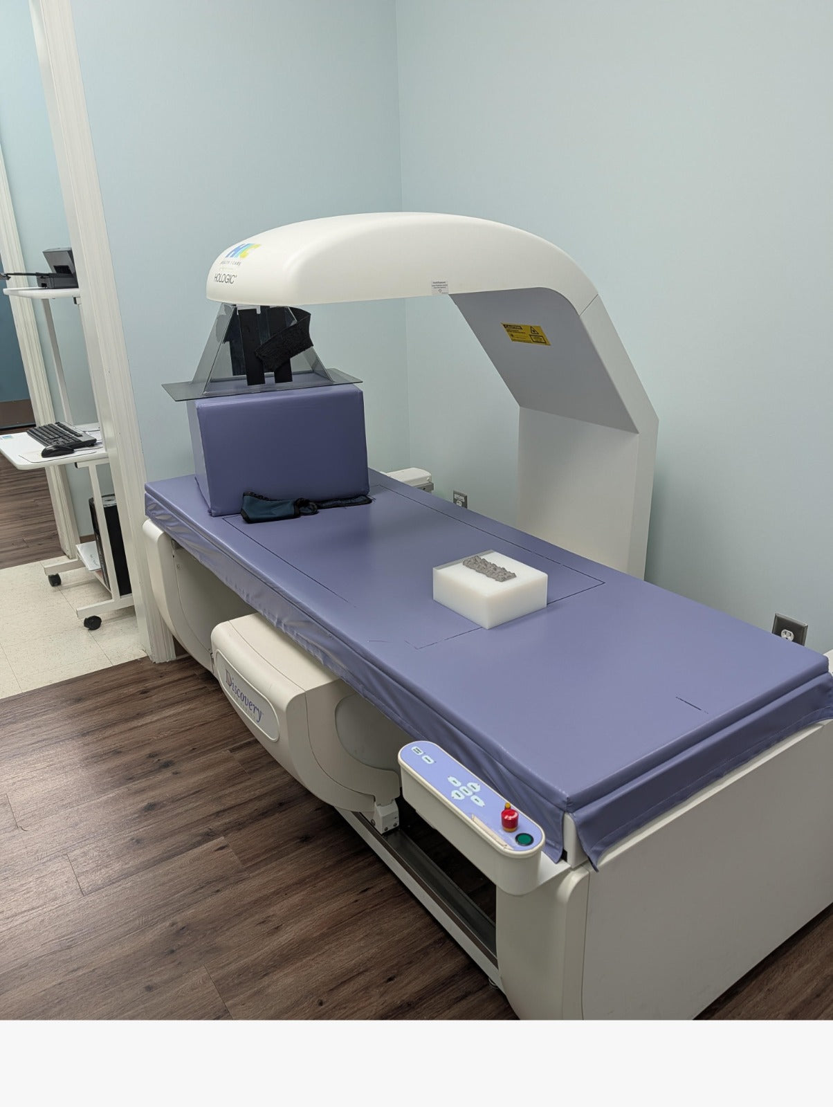 HOLOGIC Discovery QDR Series Bone Densitometer 2013