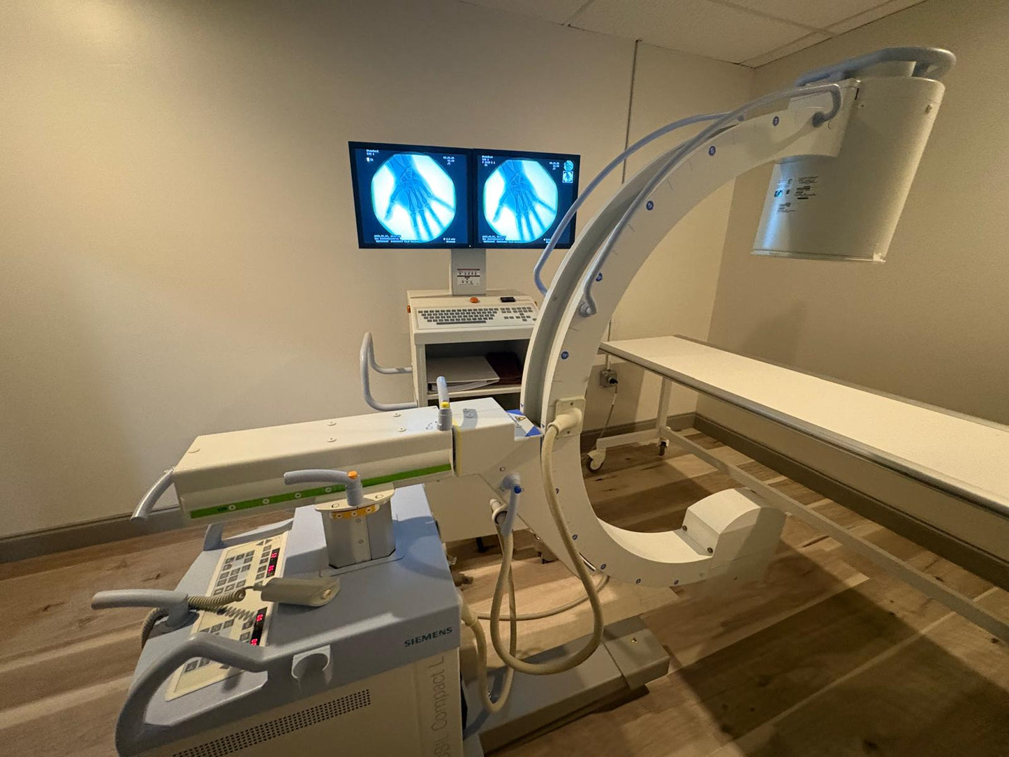 Siemens SIREMOBIL Compact L 2012 3rd Generation with LCD Monitors