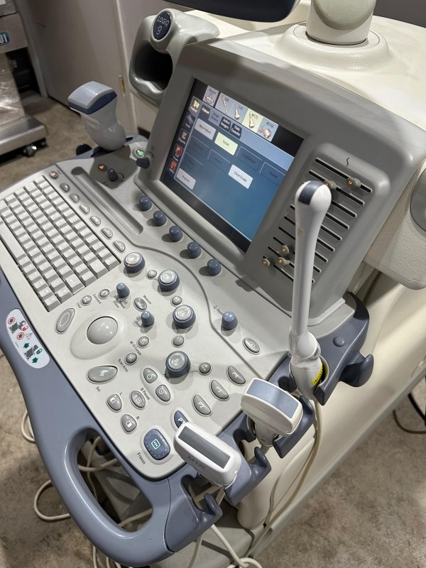 GE Logiq 9 Ultrasound System with Flat Pannel Monnitor / 4D - inCAV Medical Imaging Equipment