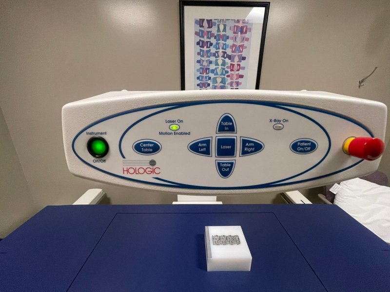 HOLOGIC Discovery QDR series 2012 DEXA Bone Densitometer - inCAV Medical Imaging Equipment