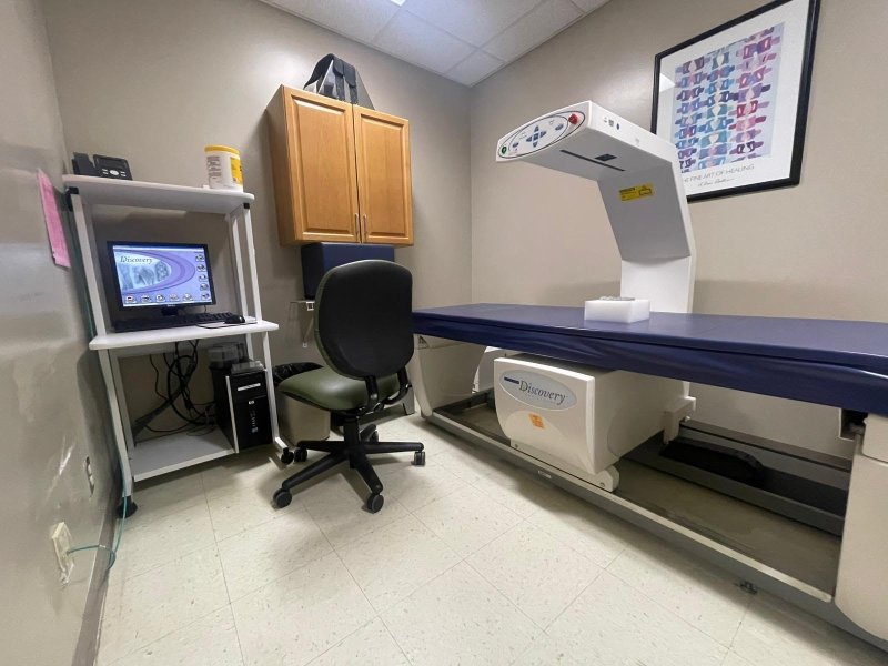 HOLOGIC Discovery QDR series 2012 DEXA Bone Densitometer - inCAV Medical Imaging Equipment