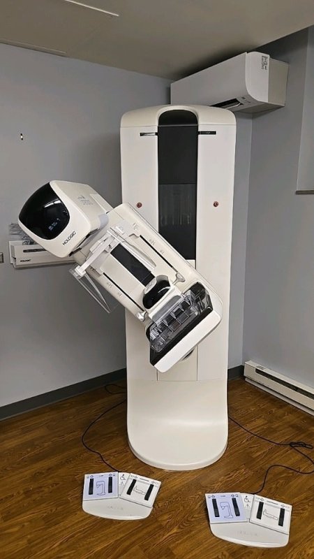 HOLOGIC SELENIA DIMENSIONS 3D DIGITAL Mammo System 2018 - inCAV Medical Imaging Equipment