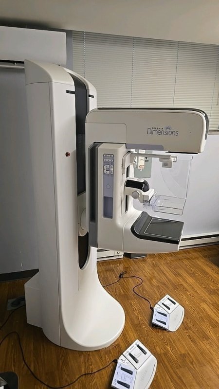 HOLOGIC SELENIA DIMENSIONS 3D DIGITAL Mammo System 2018 - inCAV Medical Imaging Equipment