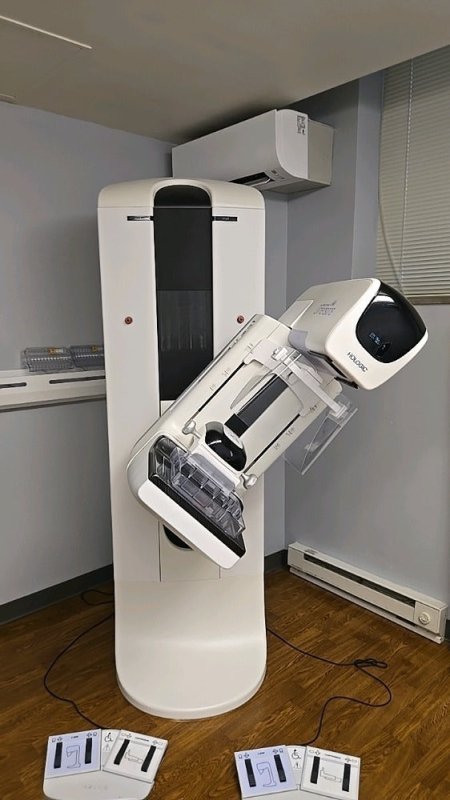 HOLOGIC SELENIA DIMENSIONS 3D DIGITAL Mammo System 2018 - inCAV Medical Imaging Equipment