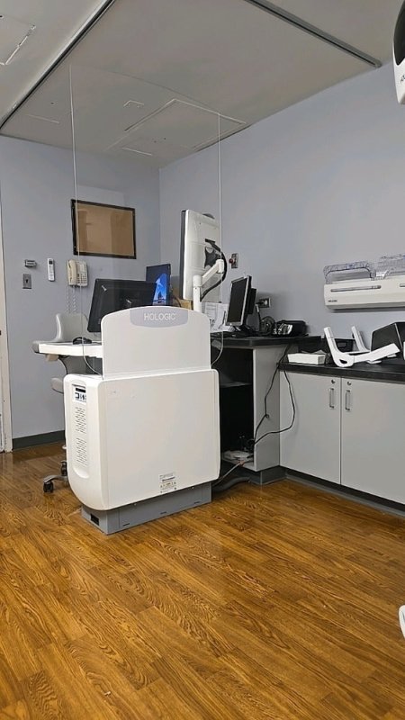 HOLOGIC SELENIA DIMENSIONS 3D DIGITAL Mammo System 2018 - inCAV Medical Imaging Equipment