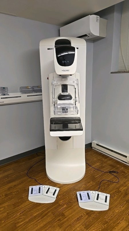 HOLOGIC SELENIA DIMENSIONS 3D DIGITAL Mammo System 2018 - inCAV Medical Imaging Equipment