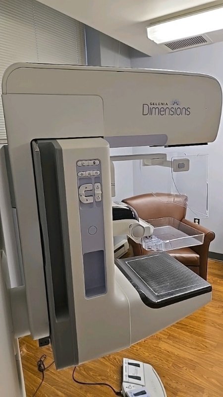 HOLOGIC SELENIA DIMENSIONS 3D DIGITAL Mammo System 2018 - inCAV Medical Imaging Equipment