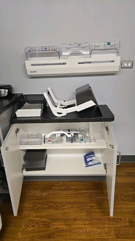 HOLOGIC SELENIA DIMENSIONS 3D DIGITAL Mammo System 2018 - inCAV Medical Imaging Equipment