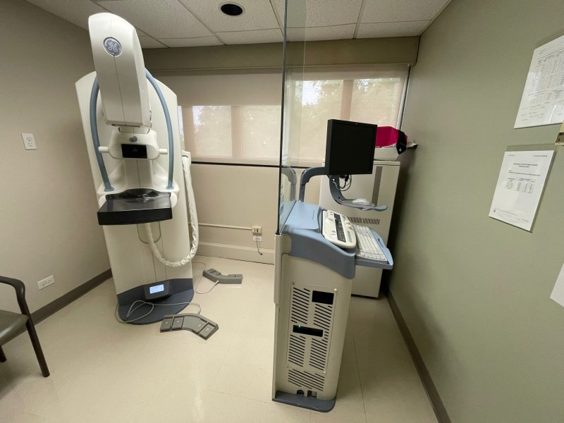 Senographe Essential Mammography - 2009 - inCAV Medical Imaging Equipment