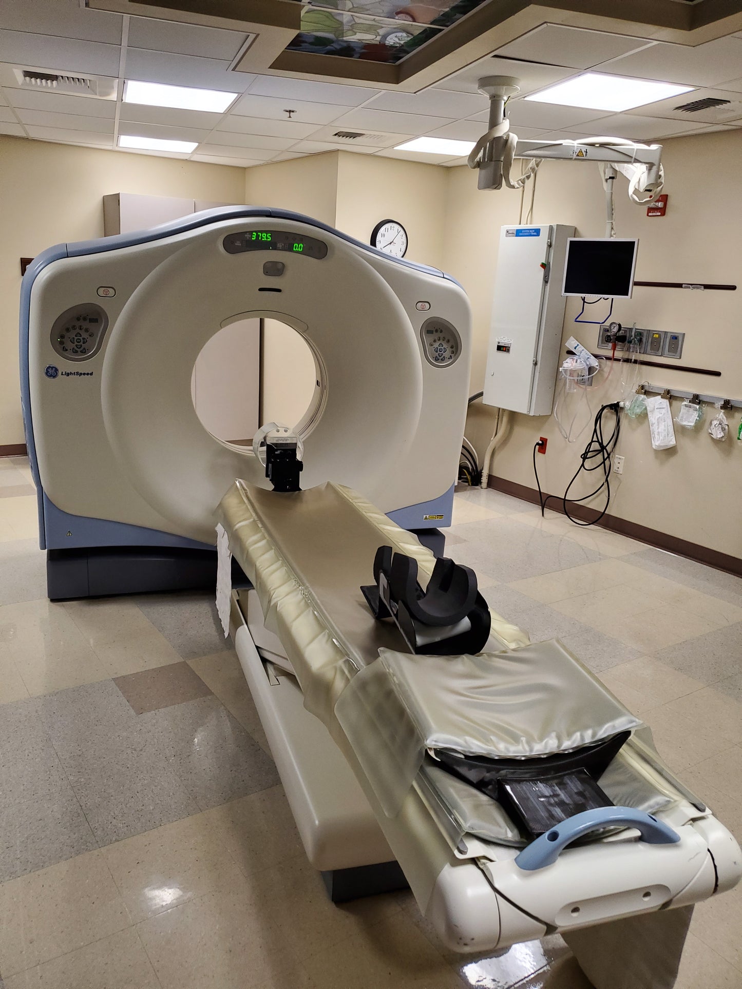 GE LightSpeed 16 Slice CT Scanner with NEW TUBE