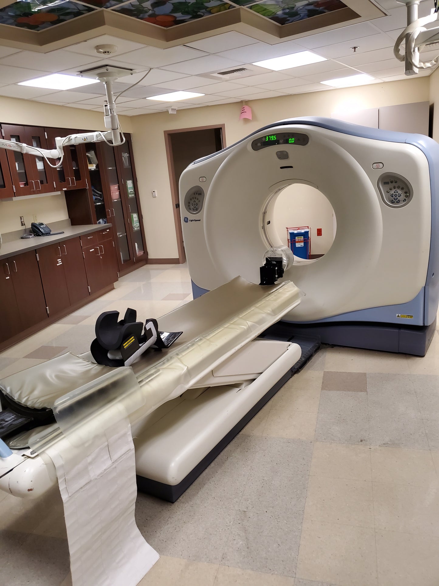 Load image into Gallery viewer, GE LightSpeed 16 Slice CT Scanner with NEW TUBE
