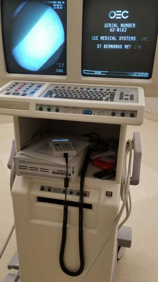Load image into Gallery viewer, GE OEC 9600 C-ARM  VASCULAR with 12 IIS
