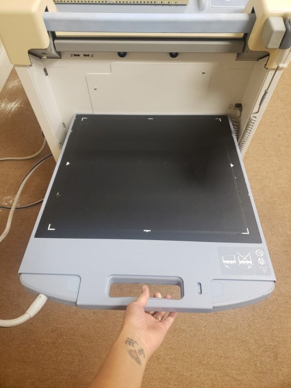 GE AMX DEFINIUM 700 Digital X - ray Portable with Flat Pannel Detector 14x17 - inCAV Medical Imaging Equipment