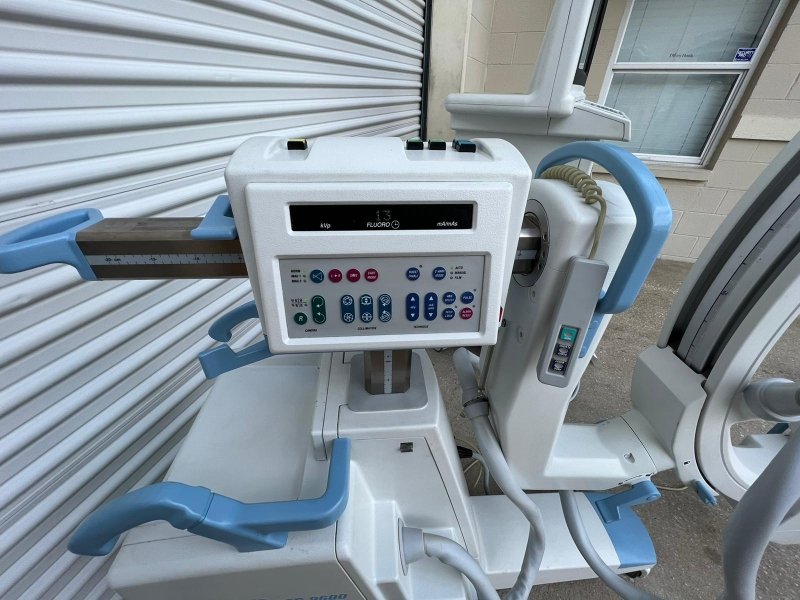 GE OEC 9600 C - Arm with Flat Panel Monitors - inCAV Medical Imaging Equipment