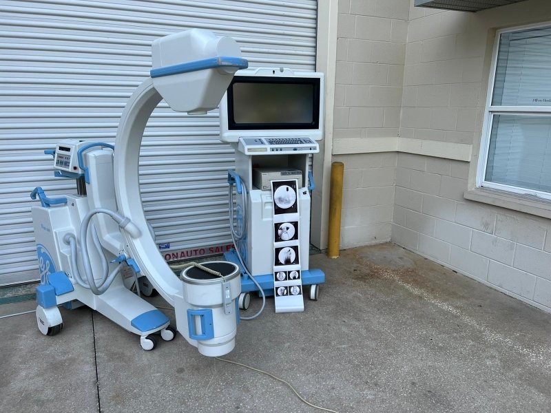 GE OEC 9600 C - Arm with Flat Panel Monitors - inCAV Medical Imaging Equipment