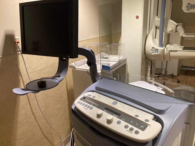GE Senographe Digital Mammo Unit XR GOLDSEAL 2014 New Detector - inCAV Medical Imaging Equipment