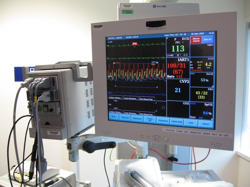 Solar 9500 Monitor - inCAV Medical Imaging Equipment