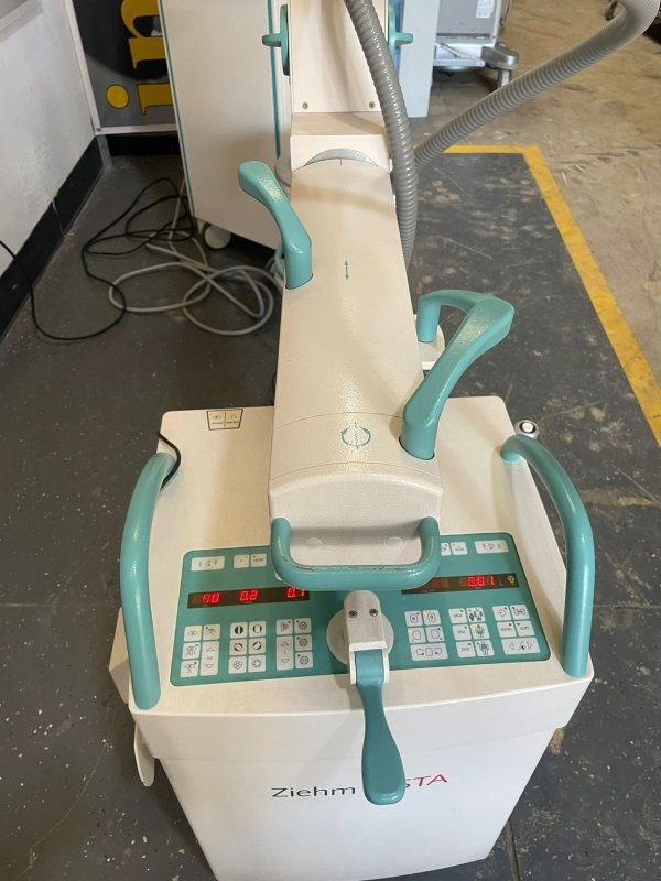 ZIEHM Vista C - arm with double monitor screen - inCAV Medical Imaging Equipment